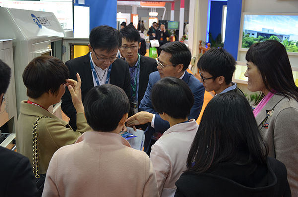 麻豆国产在线激光展示